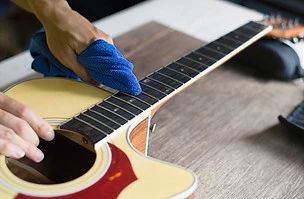 Guitar%20repairer%20is%20cleaning%20acou