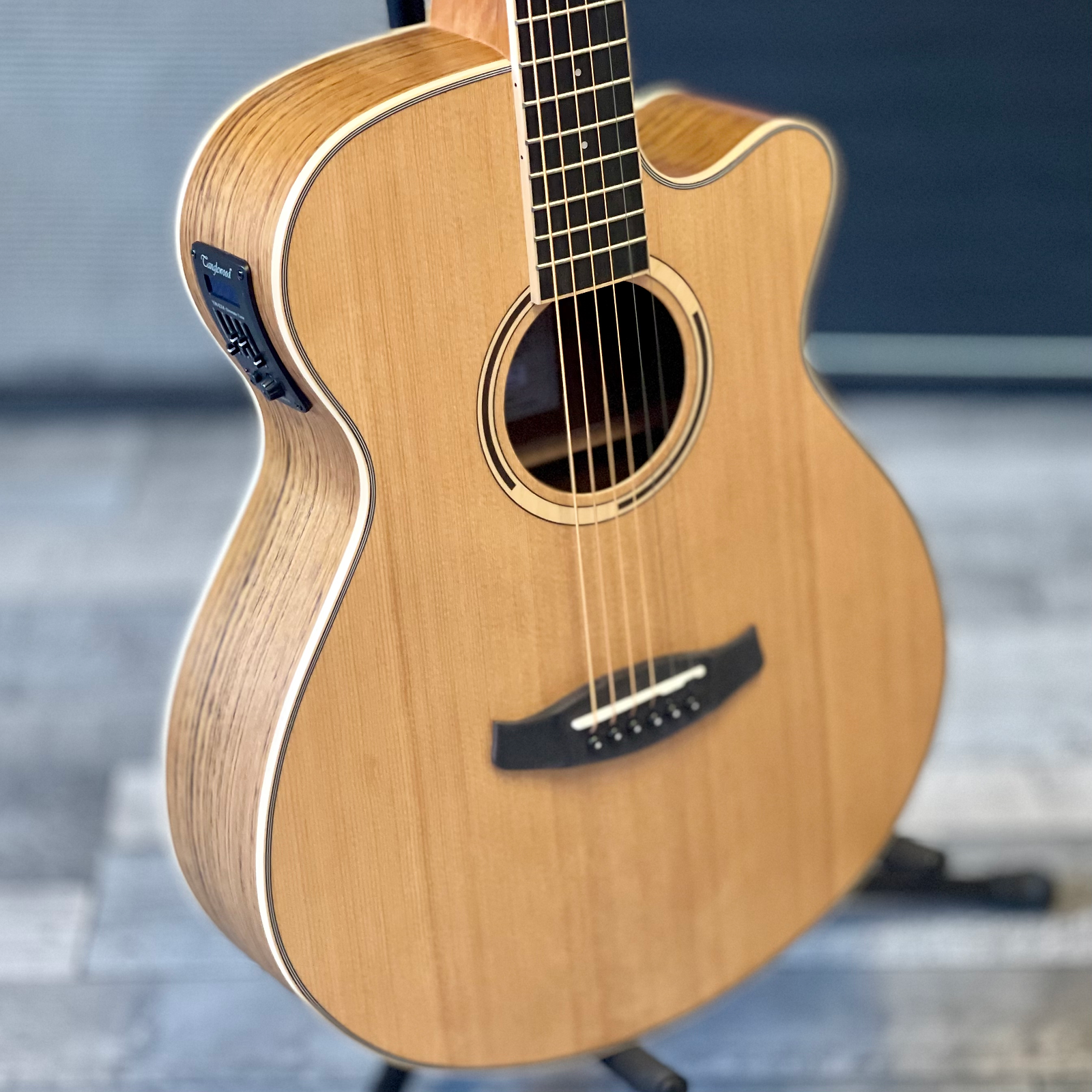 Tanglewood DBT SFCE OV Electro-Acoustic Guitar