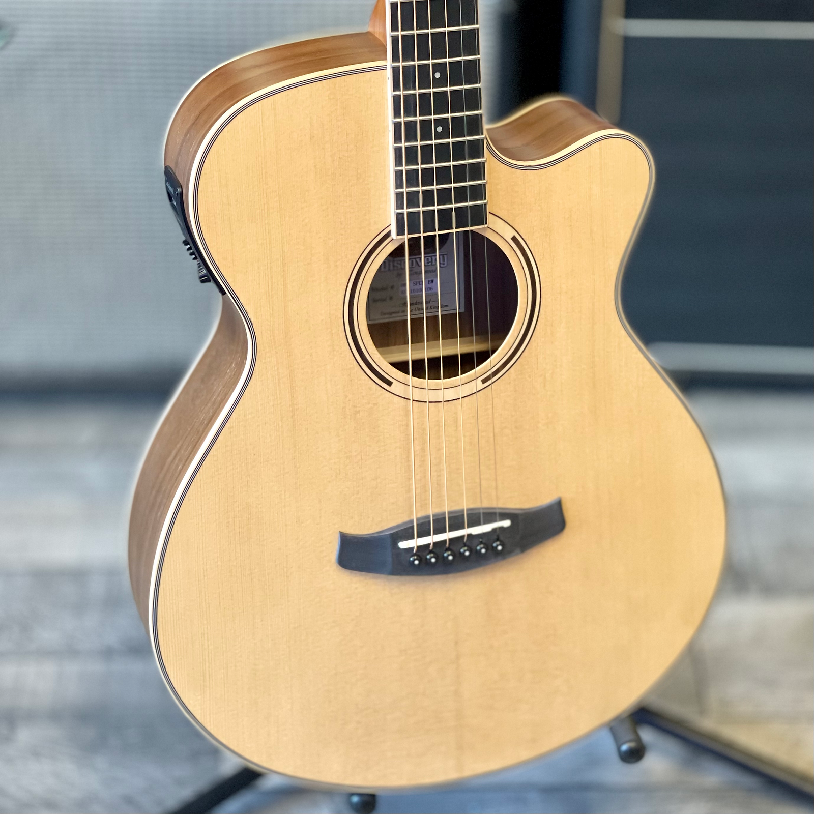 Tanglewood DBT SFCE BW Electro-Acoustic Guitar