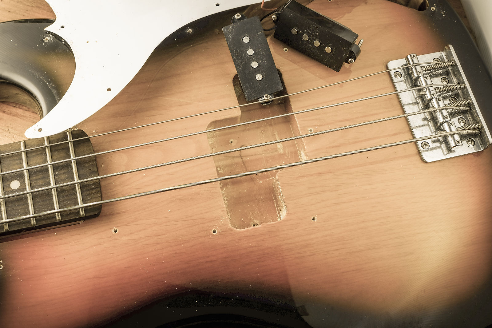 Repairing electric bass with vintage look effect..jpg